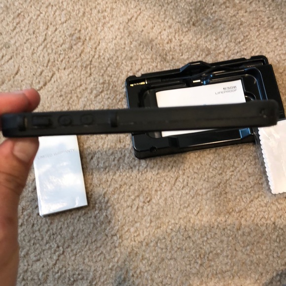 Lifeproof Case for iPhone 5 / 5s - Picture 4 of 5